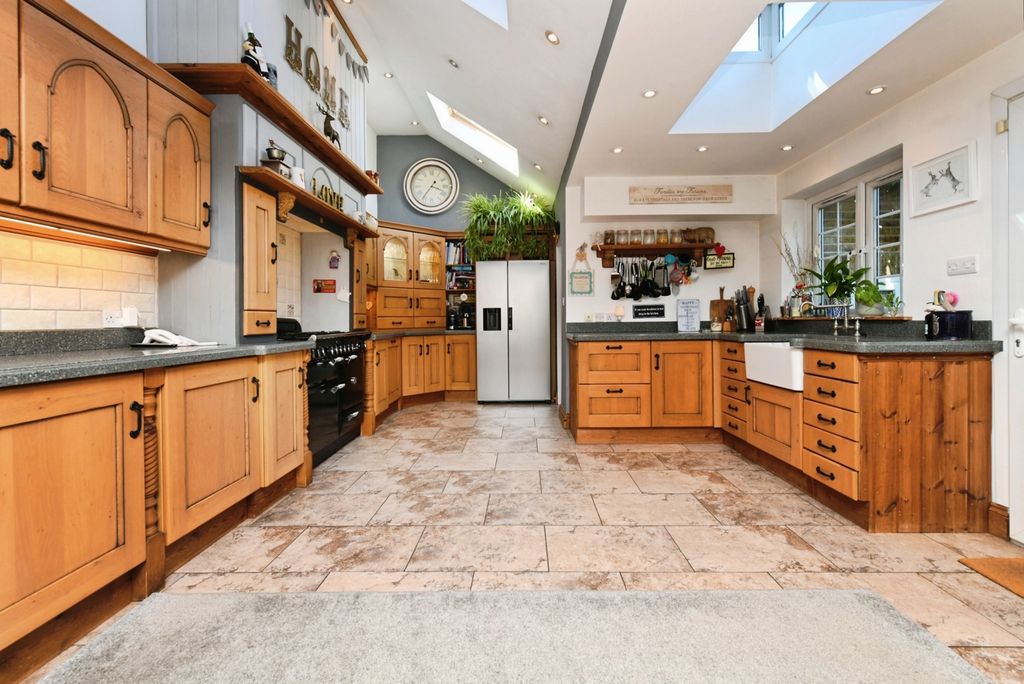 Property photo 3 of 19 Interior