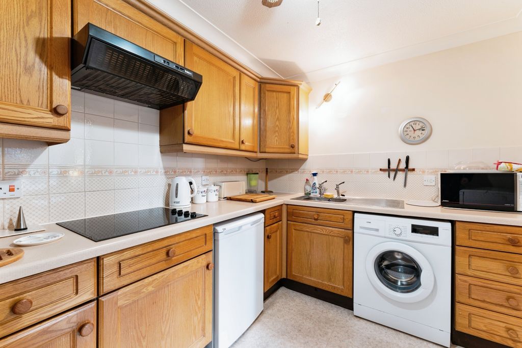 Property photo 3 of 12 Kitchen