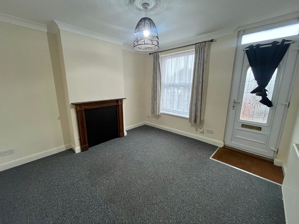Property photo 2 of 11 Living Room