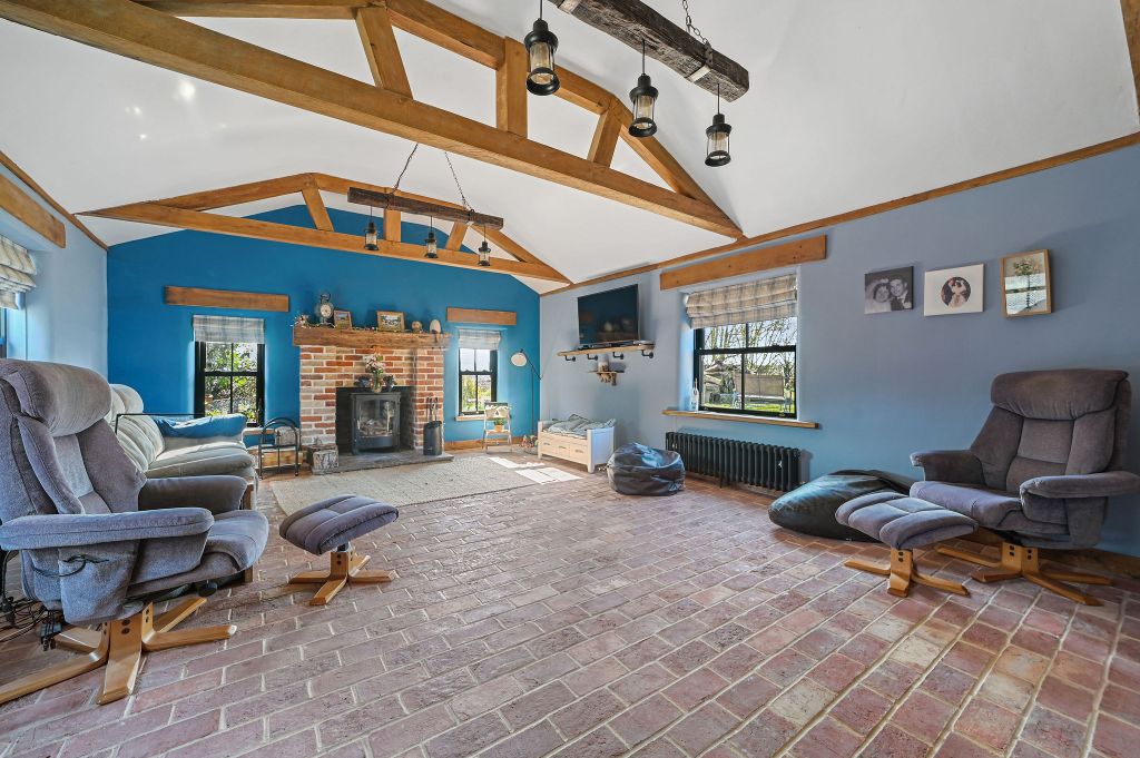Property photo 2 of 17