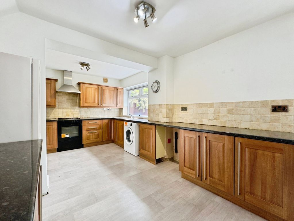 Property photo 2 of 32
