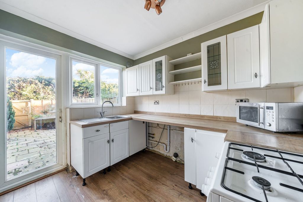 Property photo 3 of 12 Kitchen
