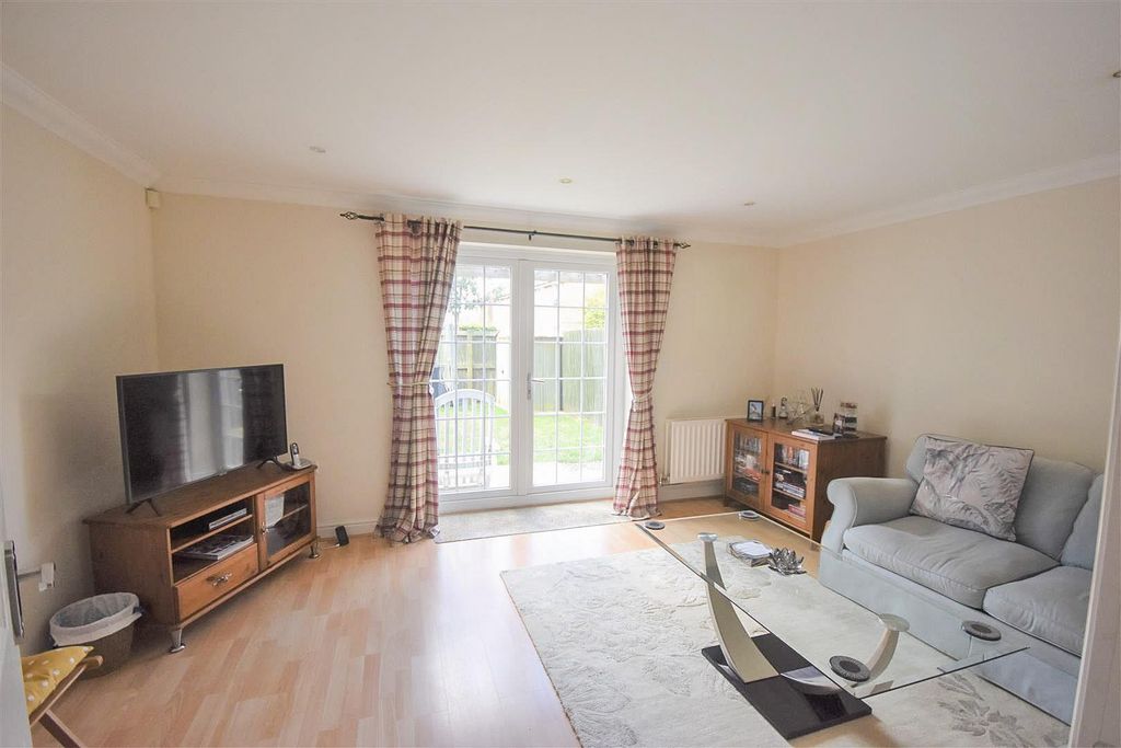 Property photo 2 of 18