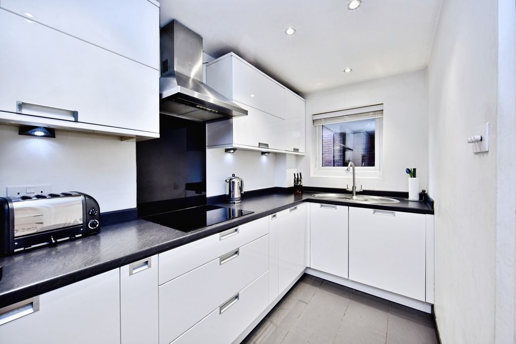 Property photo 2 of 20 Pbox-Img.Jpg