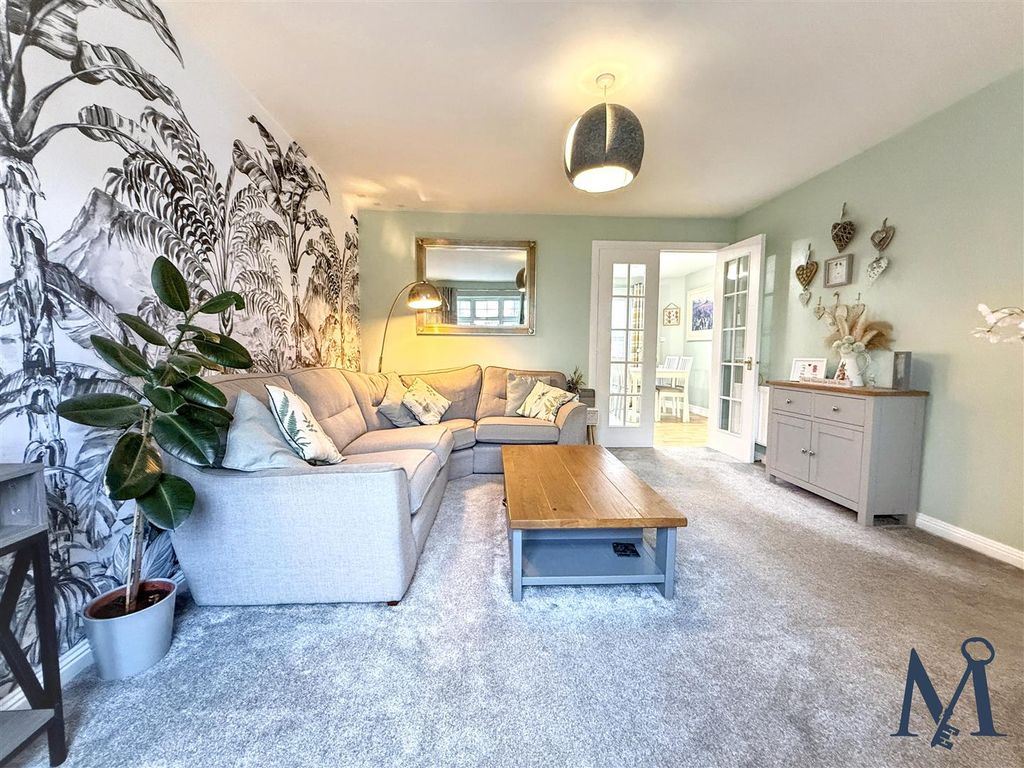 Property photo 2 of 25 Living Room