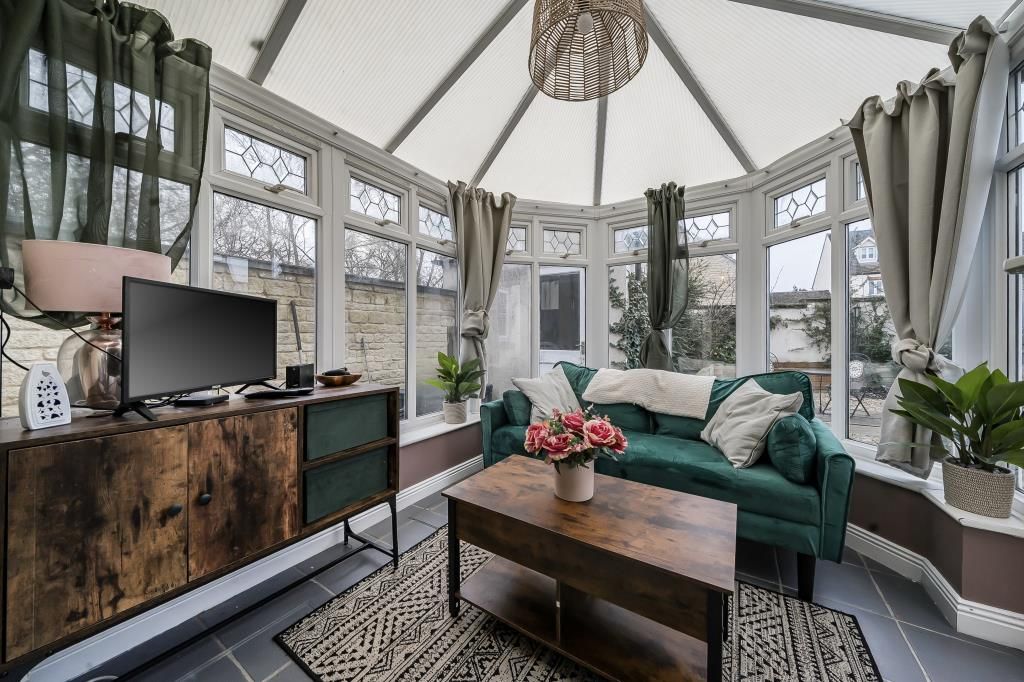 Property photo 3 of 19 Conservatory