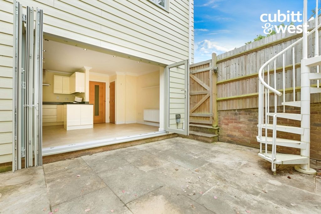 Property photo 2 of 17 2A0A4Fef-2158_234...
