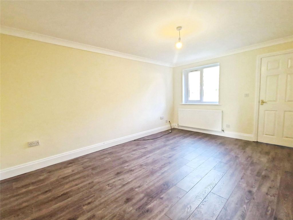 Property photo 2 of 19 Picture No. 17
