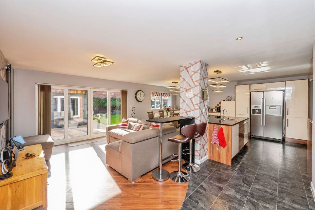 Property photo 2 of 35