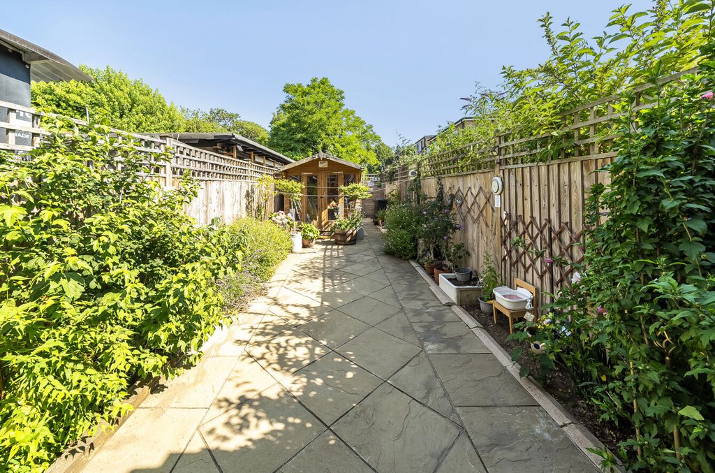 Property photo 3 of 21 Garden