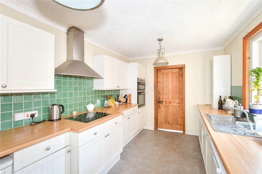 Property photo 2 of 11 Kitchen