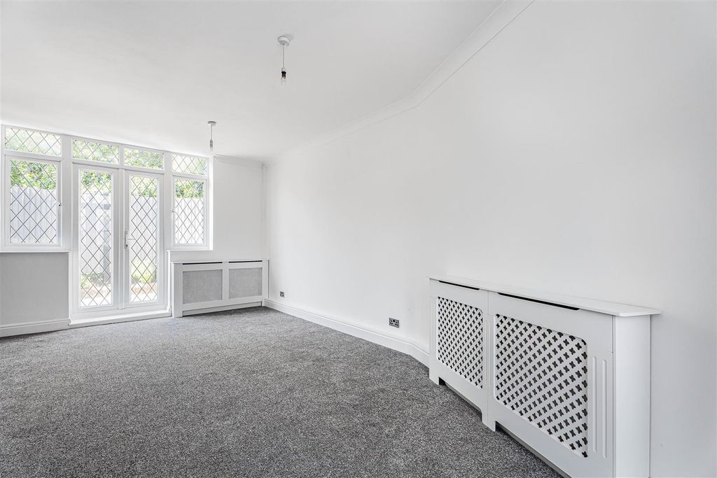 Property photo 2 of 28