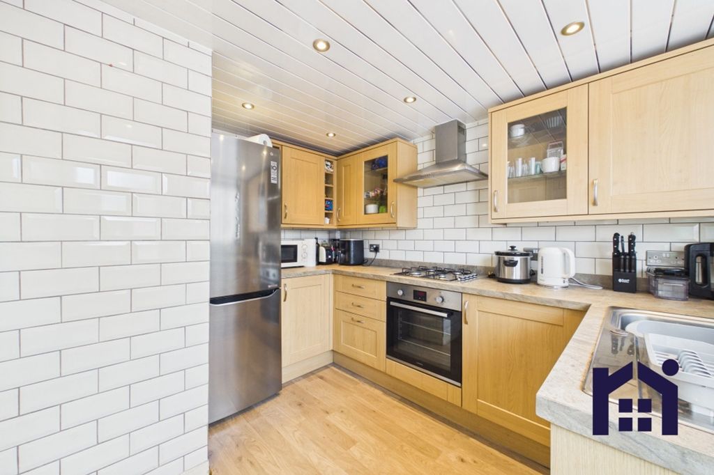 Property photo 2 of 19 Kitchen