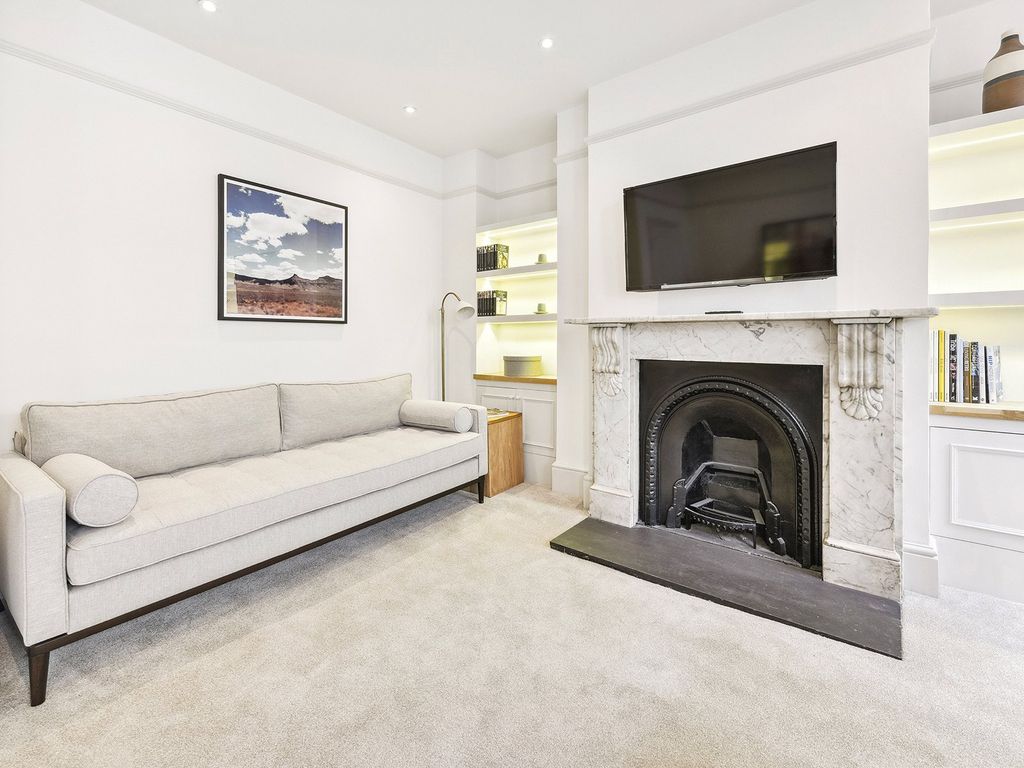 Property photo 2 of 10 Russell Street