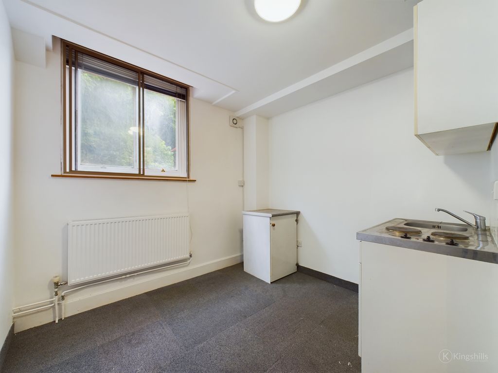 Property photo 2 of 7 Cam02136G0-Pr0232-Still001