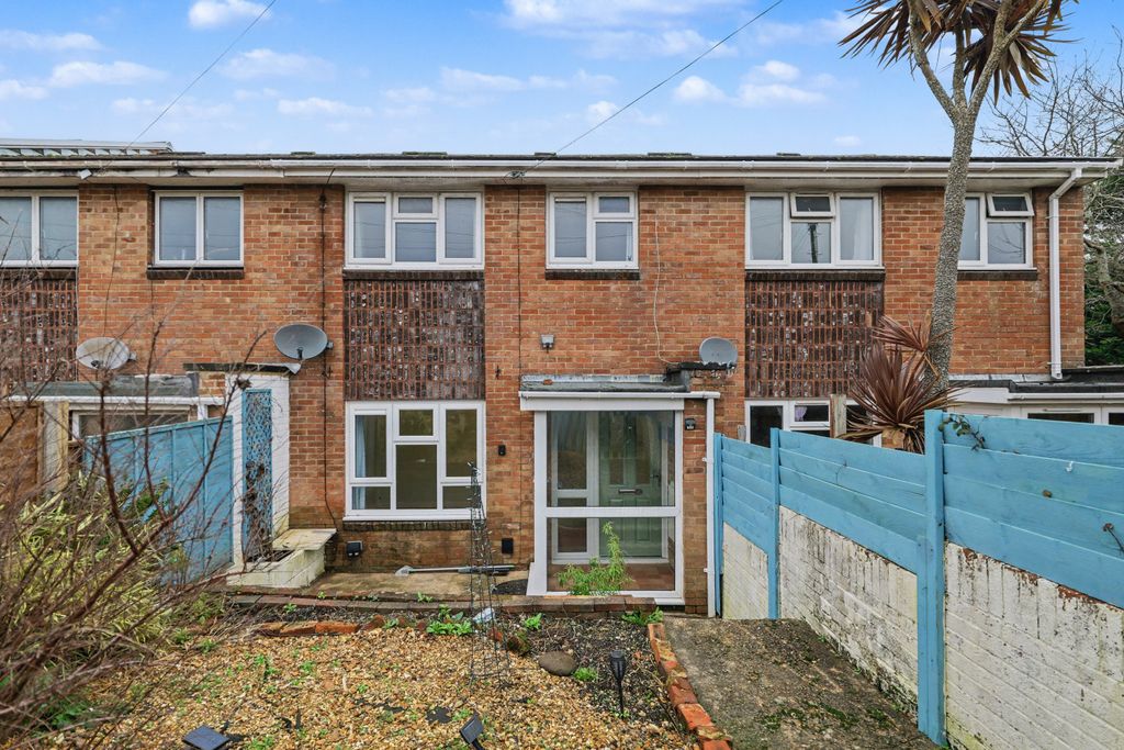 Property photo 1 of 15 239 Gunville Road, Newport, Isle Of Wight Po30 5Lu