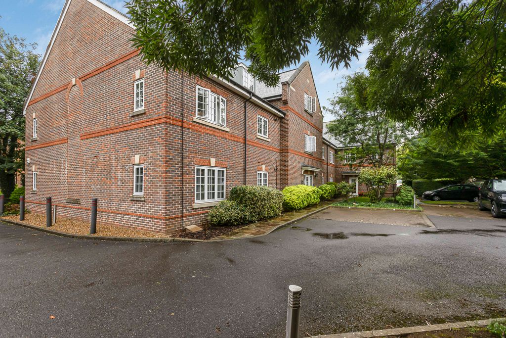 Property photo 1 of 31 External