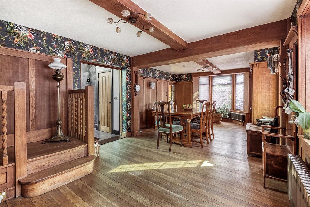 Property photo 2 of 31