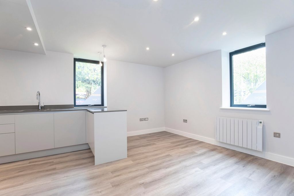 Property photo 2 of 7 Flat 4, 109-111 Bath Rd-08