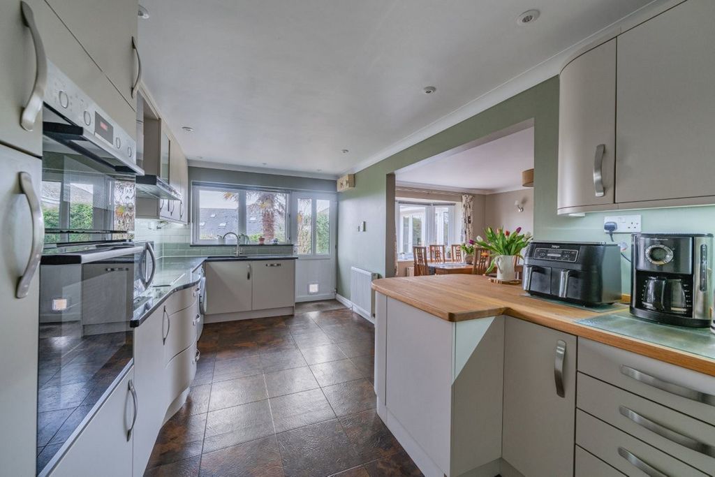 Property photo 2 of 29