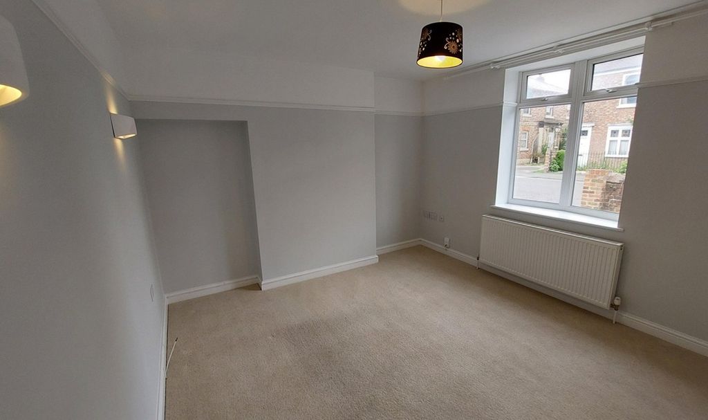 Property photo 2 of 12 Lounge