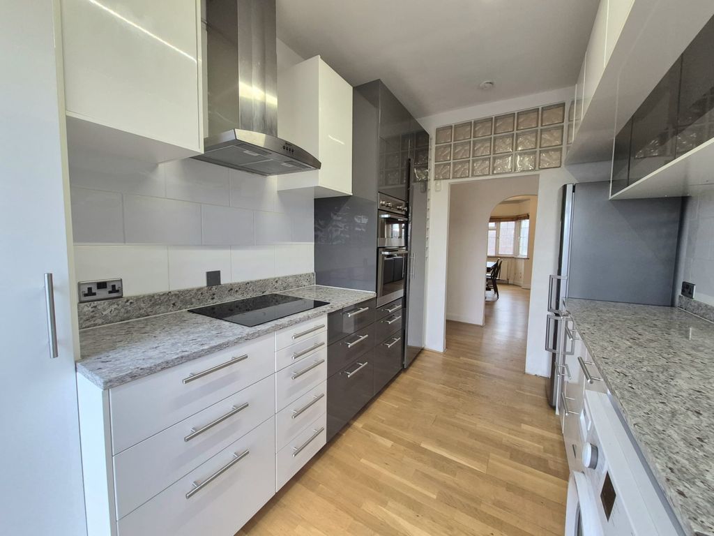 Property photo 3 of 12 Gallery