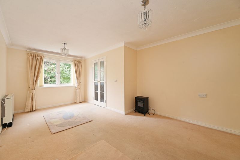 Property photo 1 of 18 Lounge