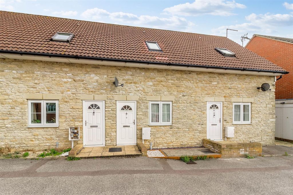 Property photo 1 of 10 9 Palace Gate - Front