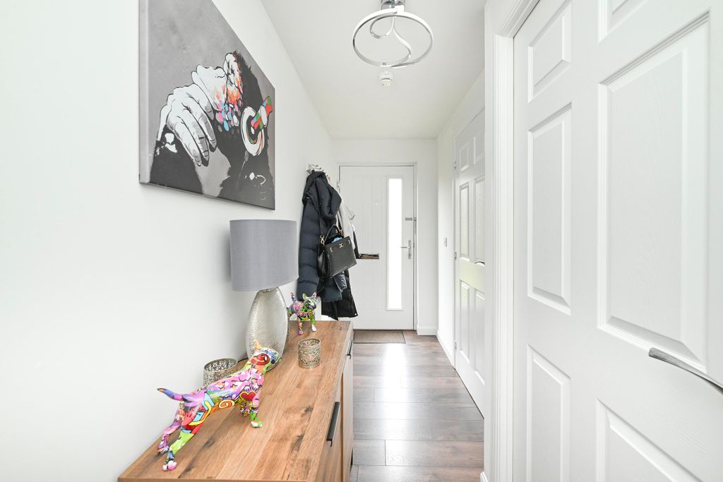 Property photo 3 of 37 Entrance Hallway