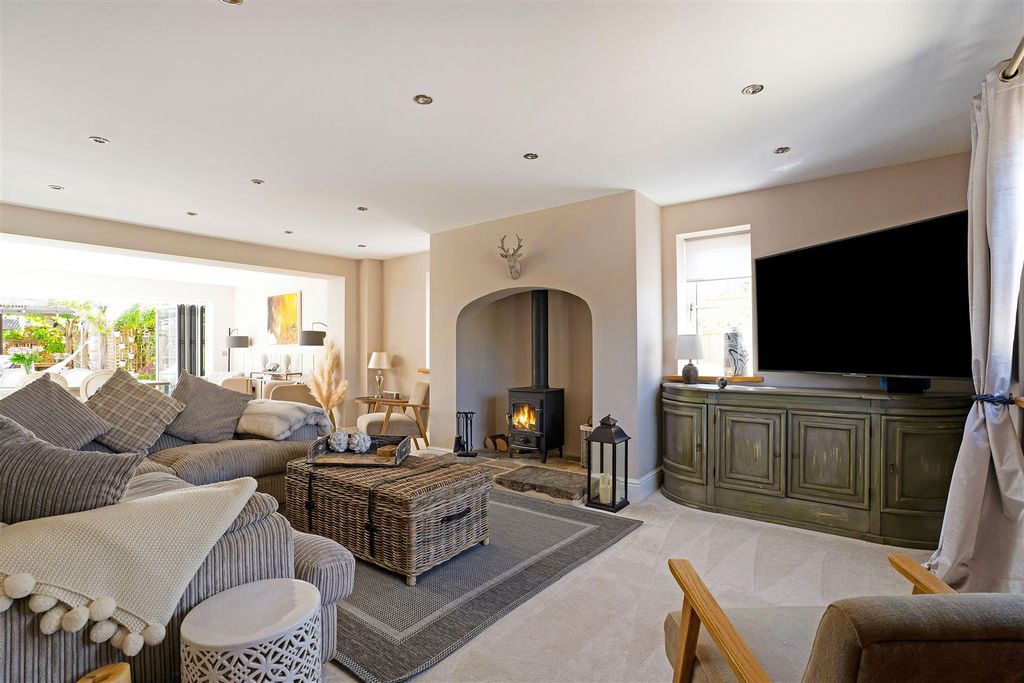 Property photo 2 of 29