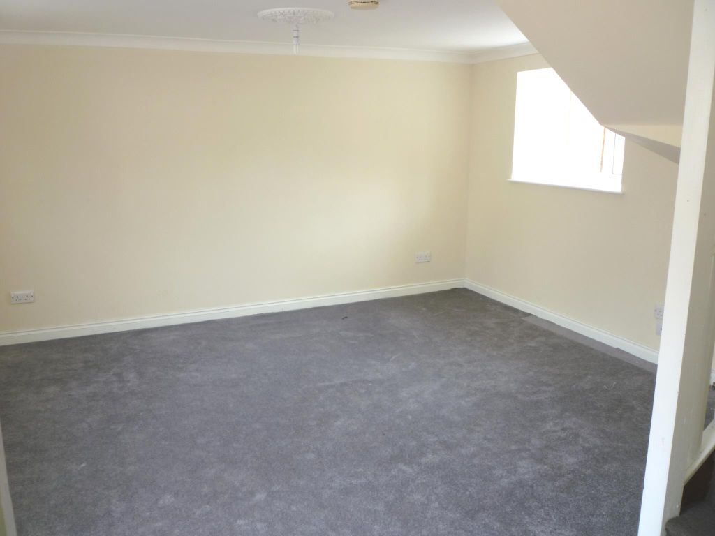 Property photo 3 of 7 Living Room