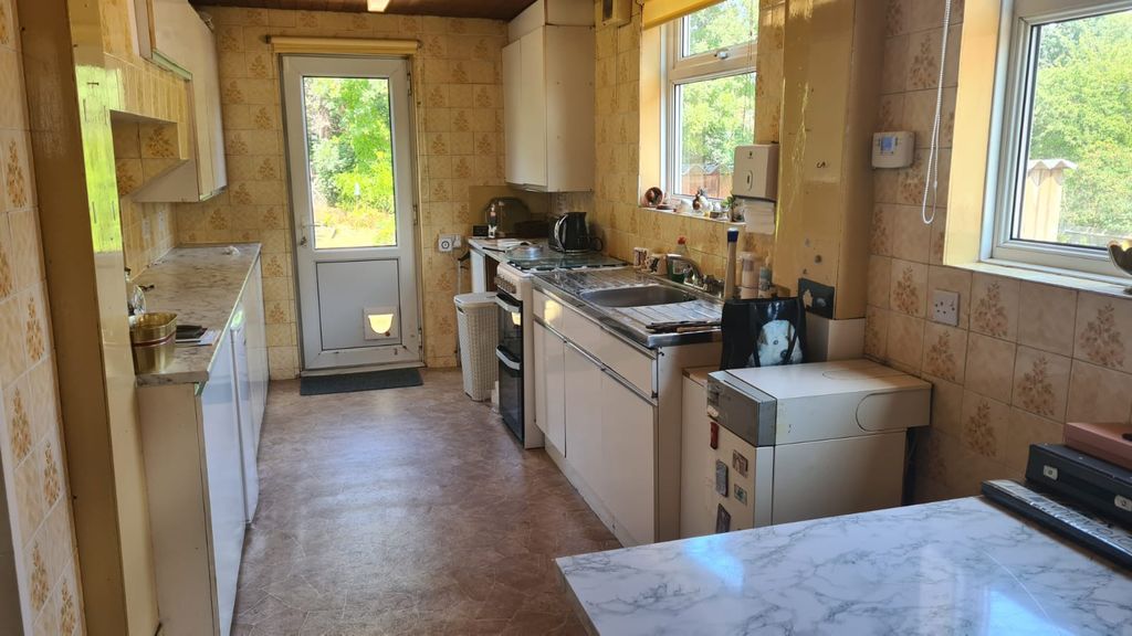 Property photo 2 of 15 Kitchen