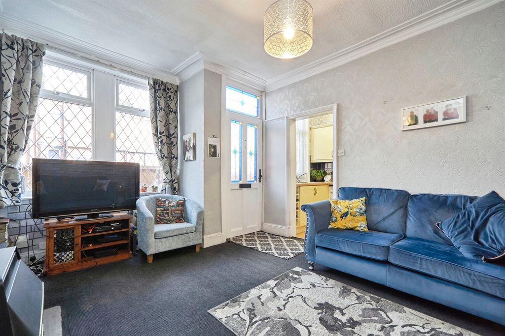 Property photo 3 of 11