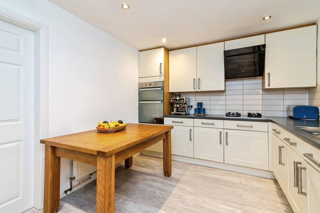 Property photo 3 of 17 Photo