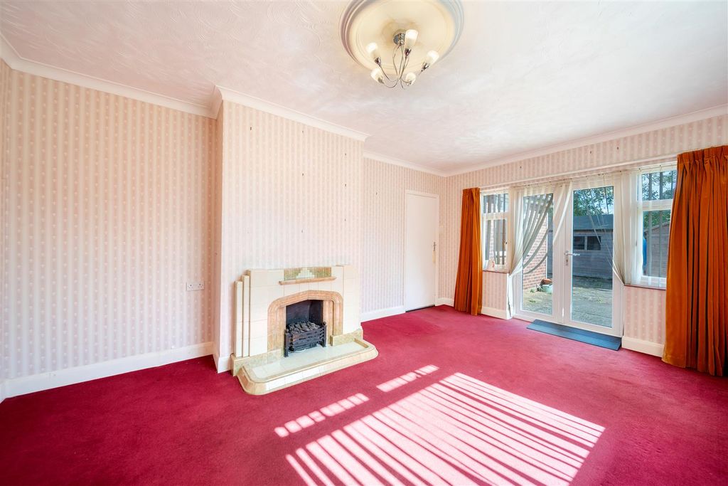 Property photo 3 of 13 22 Dorset Close-08.Jpg