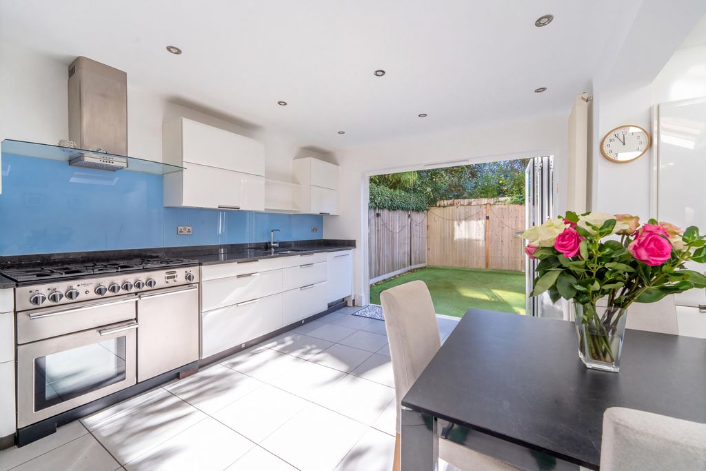 Property photo 2 of 12 4 Napoleon Rd, Twickenham, Tw1 3Ep-20