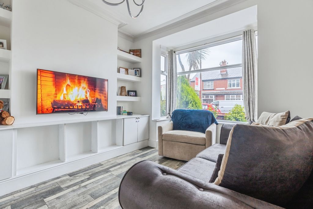 Property photo 2 of 16 Pbox-Img.Jpg