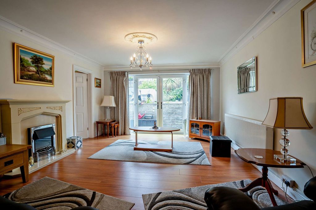 Property photo 2 of 35