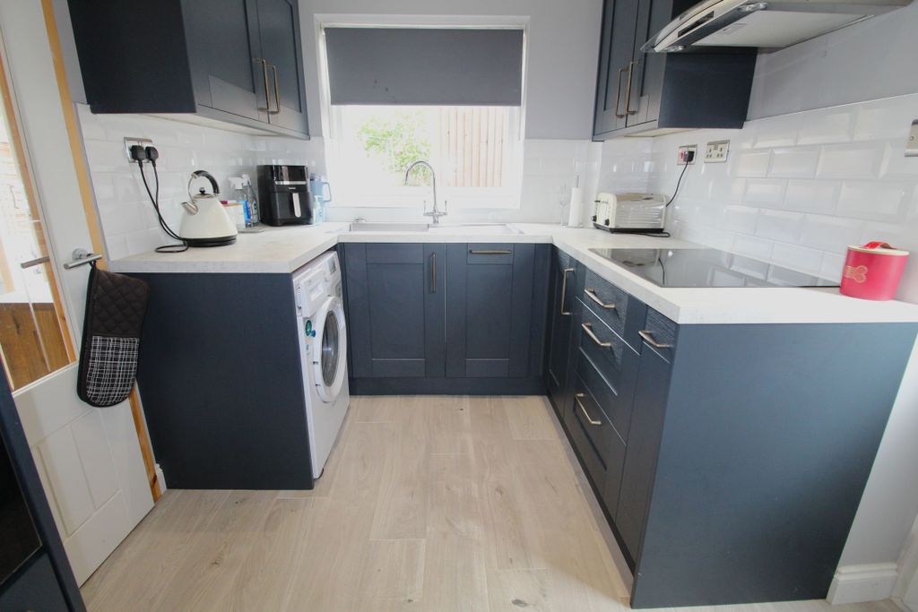 Property photo 3 of 12 Kitchen