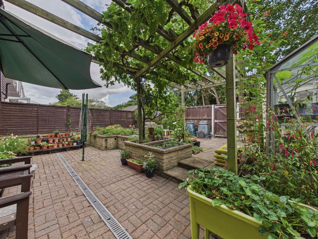 Property photo 2 of 17 Cam05010G0-Pr0157-Still014.Jpg
