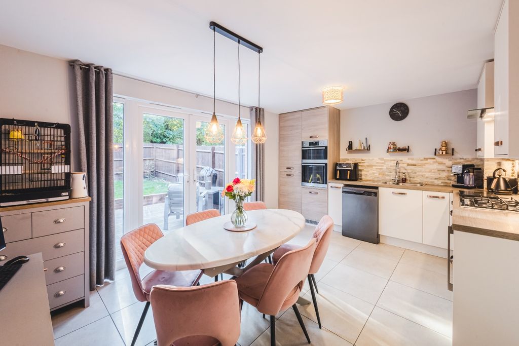 Property photo 3 of 31 4559864