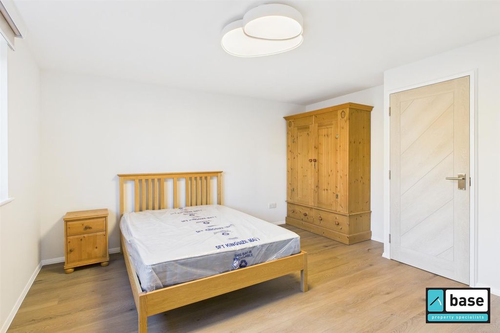 Property photo 3 of 25 Cam02985G0-Pr0082-Still020.Jpg