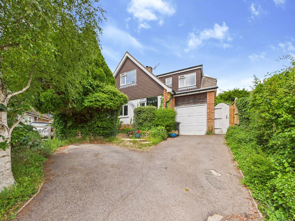 Property photo 1 of 19 Cam01354G0-Pr0516-Still021