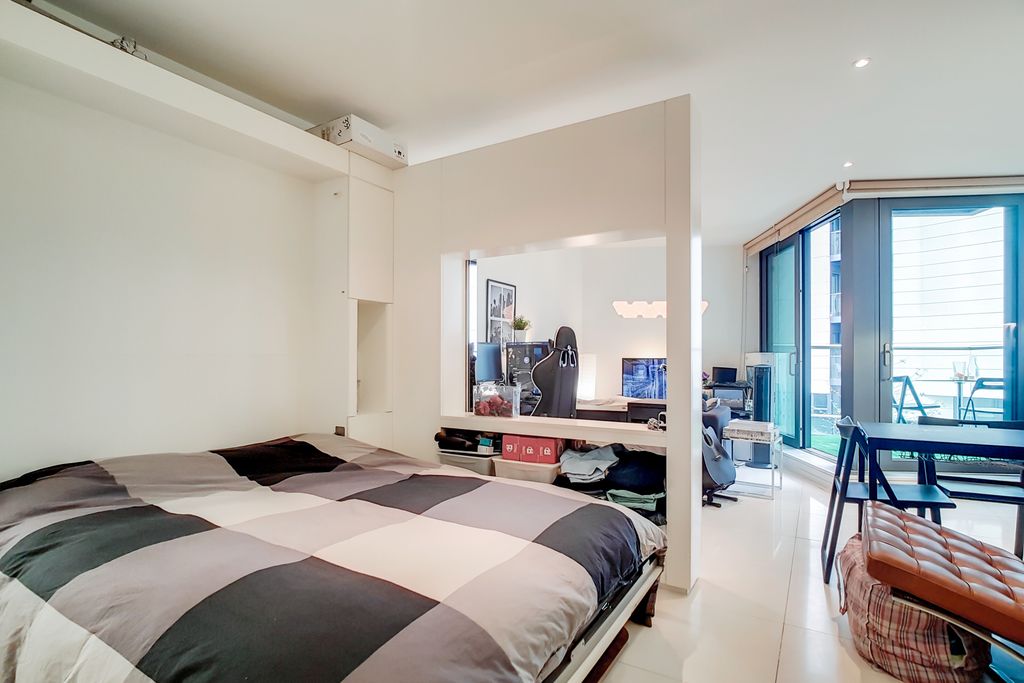 Property photo 2 of 11 Studio