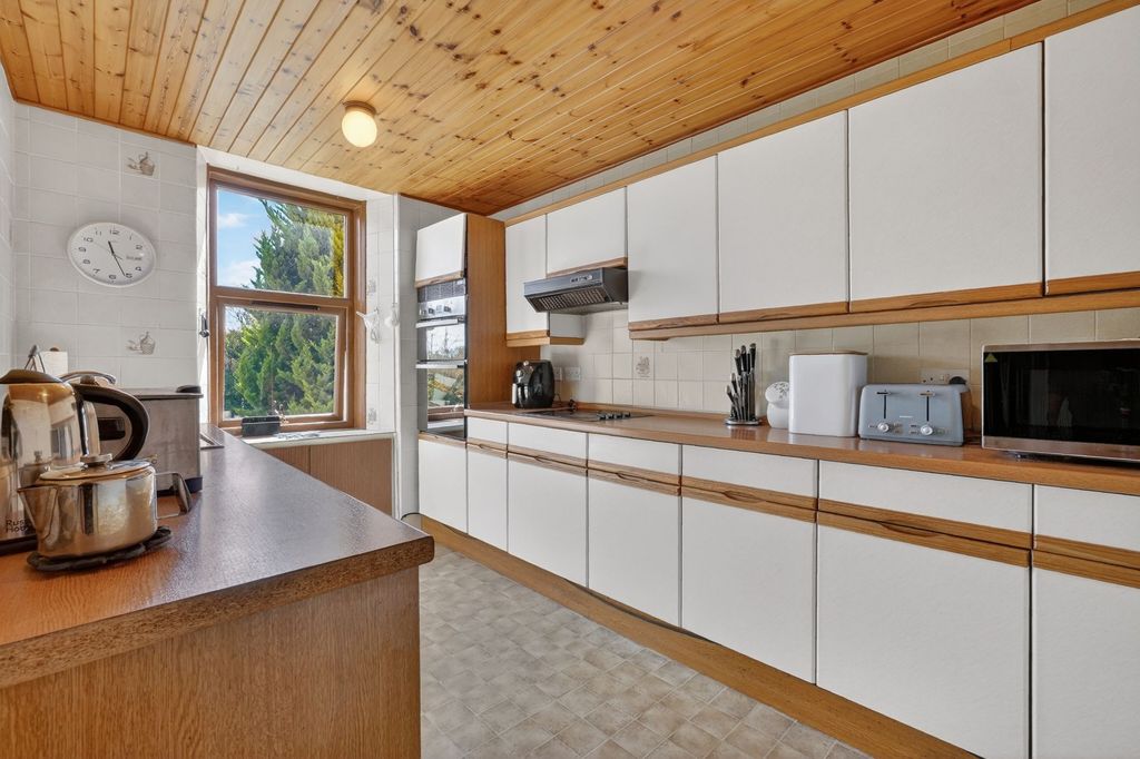 Property photo 3 of 30