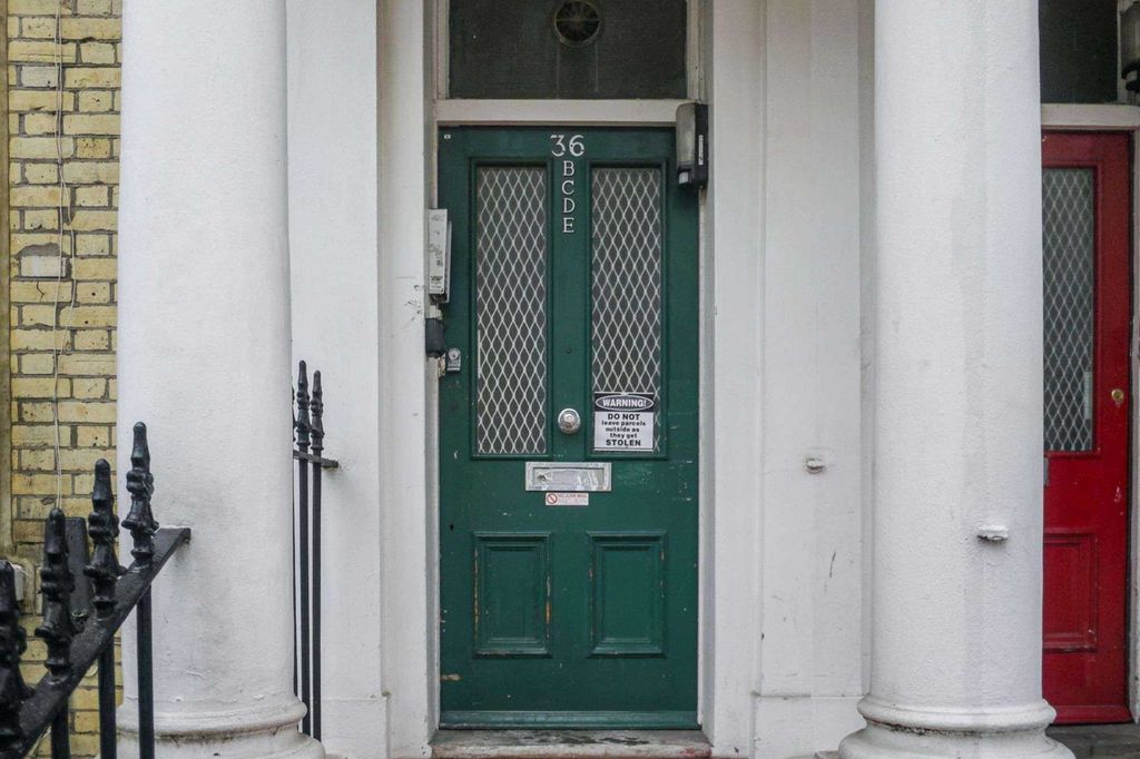 Property photo 3 of 3 36d Eardley Crescent, London Sw5 9Jz