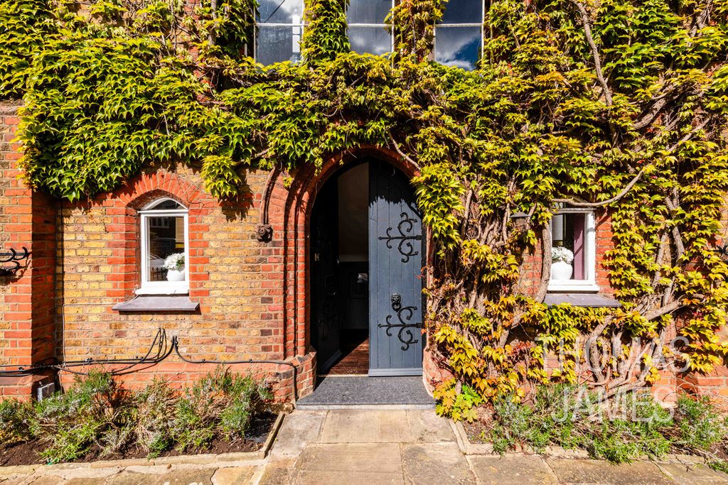 Property photo 2 of 46