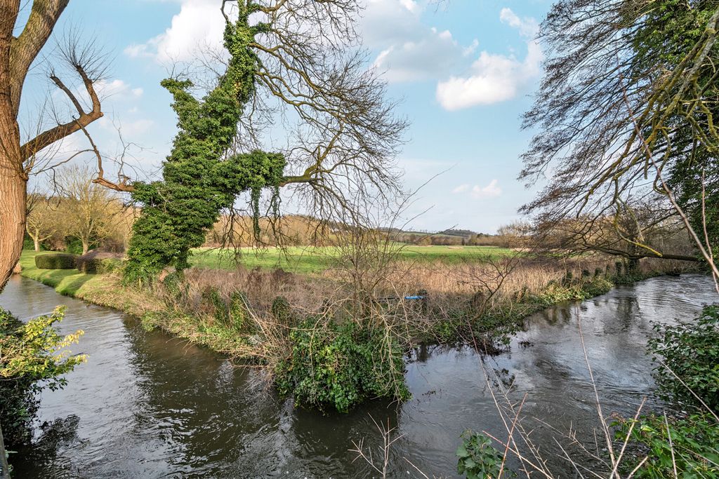 Property photo 3 of 22 1410534-22-69982d...