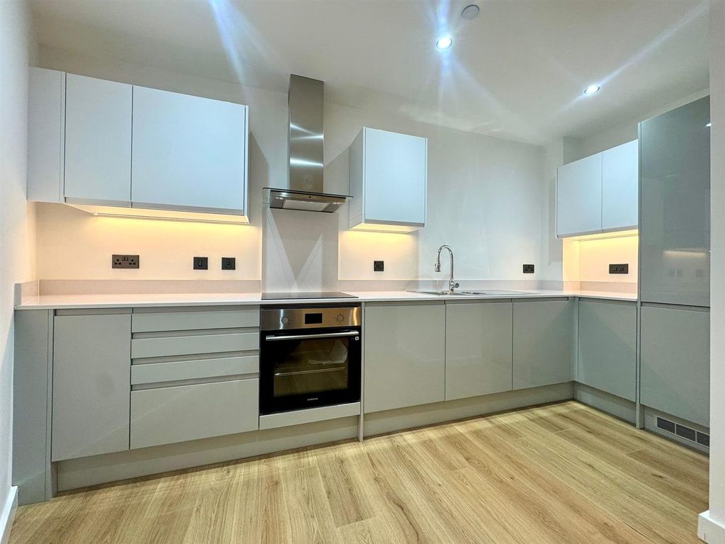 Property photo 3 of 11 Kitchen.Jpeg