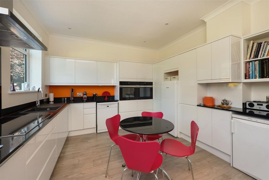 Property photo 3 of 28 Northwood Road, Tankerton, Whitstable